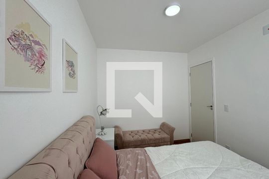 Quarto 1 de apartamento para alugar com 2 quartos, 48m² em Vargem Pequena, Rio de Janeiro