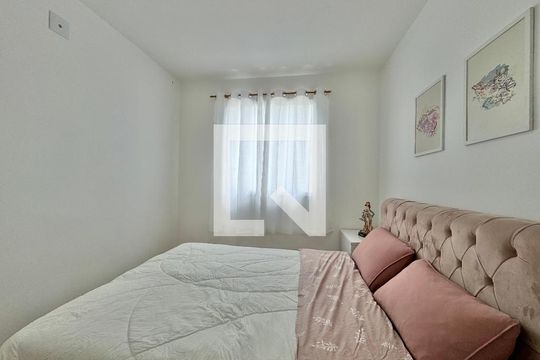 Quarto 1 de apartamento para alugar com 2 quartos, 48m² em Vargem Pequena, Rio de Janeiro