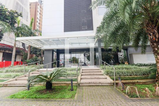 Fachada do Prédio de apartamento para alugar com 1 quarto, 36m² em Água Verde, Curitiba