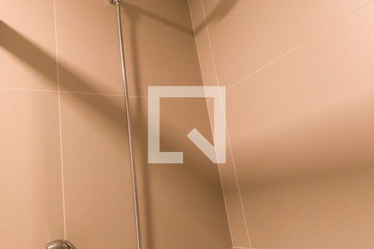 Banheiro Social de apartamento para alugar com 1 quarto, 36m² em Água Verde, Curitiba