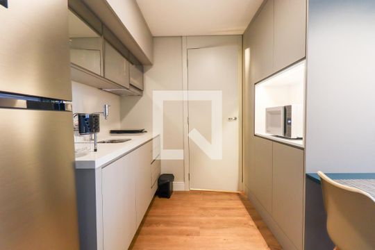 Cozinha de apartamento para alugar com 1 quarto, 36m² em Água Verde, Curitiba