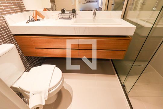 Banheiro Social de apartamento para alugar com 1 quarto, 36m² em Água Verde, Curitiba