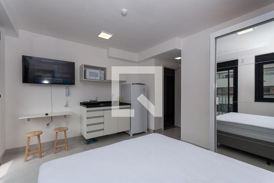 Cozinha de apartamento para alugar com 1 quarto, 26m² em Perdizes, São Paulo