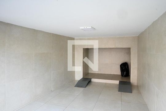 Garagem de casa à venda com 3 quartos, 210m² em Sacomã, São Paulo