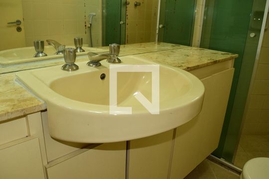 Banheiro de apartamento para alugar com 1 quarto, 30m² em Paraíso, São Paulo