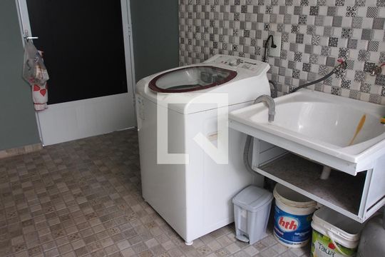 Lavanderia de casa à venda com 3 quartos, 230m² em Horto Florestal, Jundiaí