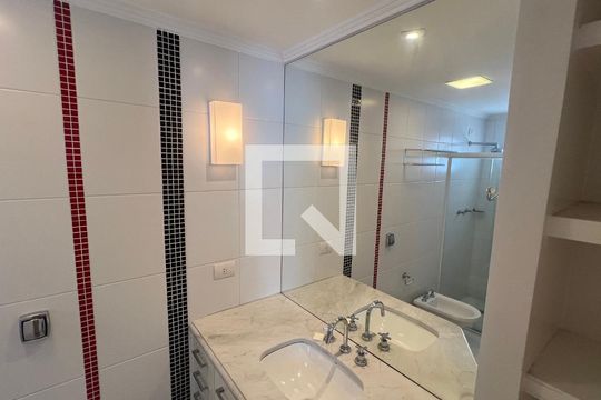 Banheiro da suite 1 de apartamento à venda com 3 quartos, 218m² em Jardim Paulista, São Paulo