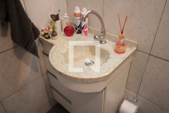 Banheiro da Suite de casa para alugar com 2 quartos, 90m² em Jardim Leblon, Belo Horizonte