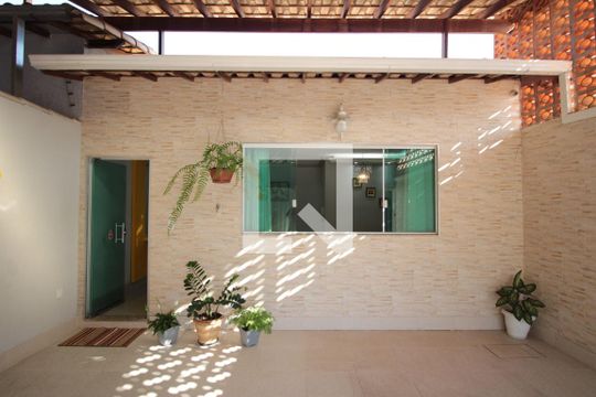 Garagem de casa à venda com 4 quartos, 220m² em Canaã, Belo Horizonte
