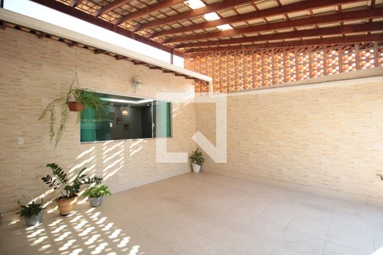 Garagem de casa à venda com 4 quartos, 220m² em Canaã, Belo Horizonte