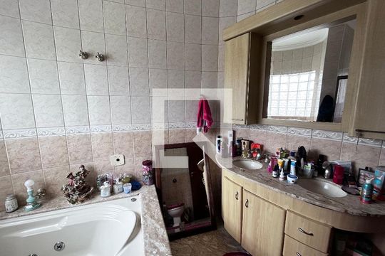 Banheiro de casa à venda com 4 quartos, 352m² em Parque Taquaral, Campinas