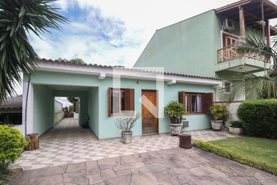 Fachada de casa à venda com 4 quartos, 150m² em Hípica, Porto Alegre