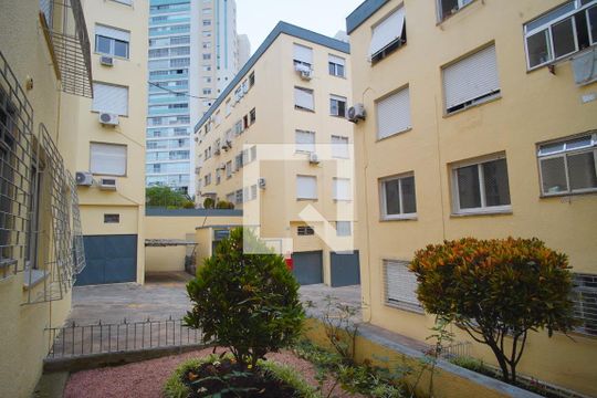 Sala - Vista de apartamento à venda com 1 quarto, 31m² em Vila Ipiranga, Porto Alegre