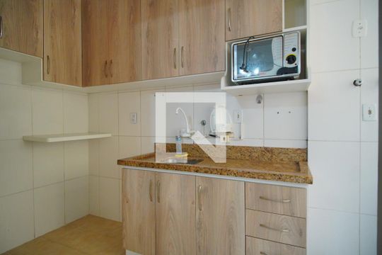 Cozinha de apartamento à venda com 1 quarto, 31m² em Vila Ipiranga, Porto Alegre