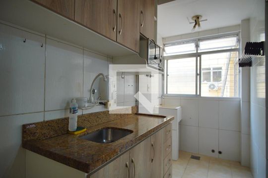 Cozinha de apartamento à venda com 1 quarto, 31m² em Vila Ipiranga, Porto Alegre