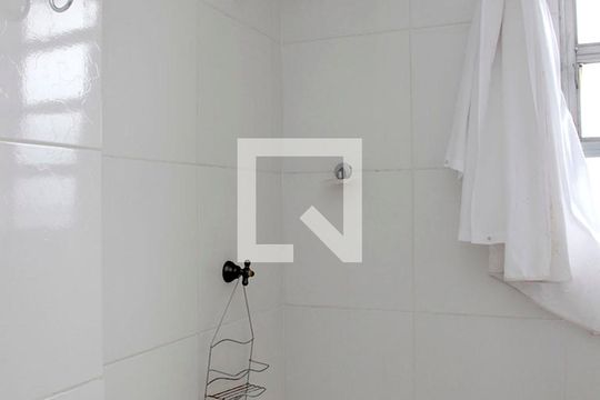 Banheiro de apartamento para alugar com 1 quarto, 30m² em Centro Histórico, Porto Alegre