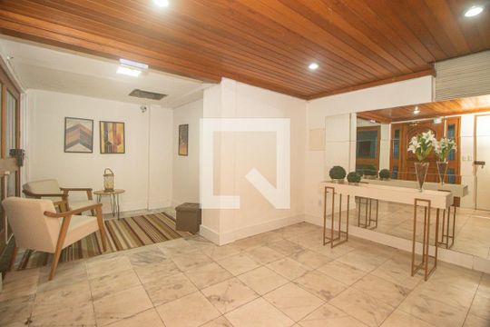 Hall de Entrada de apartamento à venda com 3 quartos, 160m² em Passo da Areia, Porto Alegre