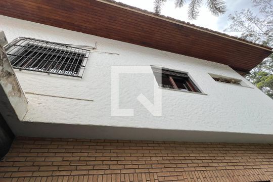 Fachada de casa à venda com 4 quartos, 480m² em Jardim Luzitania, São Paulo