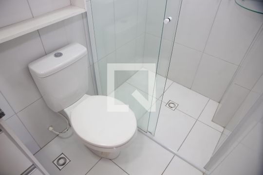 Banheiro social de apartamento para alugar com 2 quartos, 50m² em Nova Mirim, Praia Grande