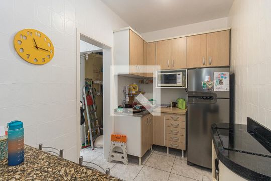 Cozinha e Área de Serviço de apartamento à venda com 2 quartos, 70m² em São João, Porto Alegre