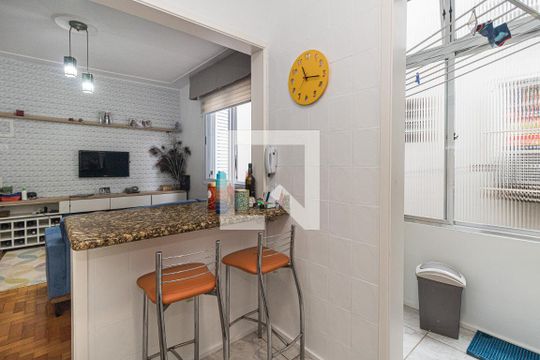 Cozinha e Área de Serviço de apartamento à venda com 2 quartos, 70m² em São João, Porto Alegre