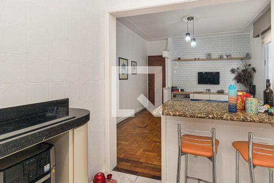Cozinha e Área de Serviço de apartamento à venda com 2 quartos, 70m² em São João, Porto Alegre