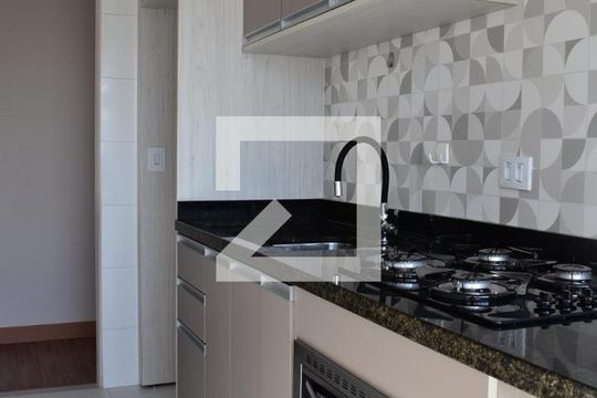 Cozinha de apartamento para alugar com 2 quartos, 50m² em Xaxim, Curitiba