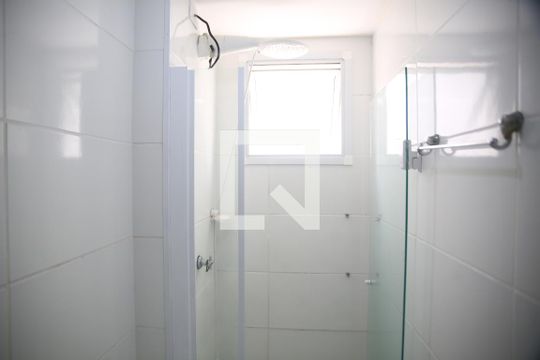 Banheiro suite de apartamento para alugar com 2 quartos, 68m² em Ocian, Praia Grande
