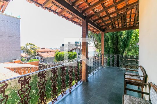 Varanda de casa à venda com 3 quartos, 315m² em Santa Rosa, Belo Horizonte