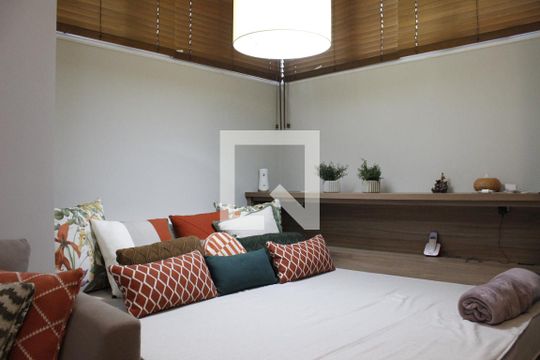 Sala de TV de casa de condomínio à venda com 5 quartos, 1000m² em Sítios de Recreio Gramado, Campinas