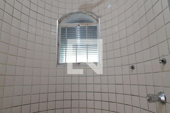 Banheiro da Suíte de casa para alugar com 2 quartos, 104m² em Conjunto Habitacional Júlio de Mesquita Filho, Sorocaba