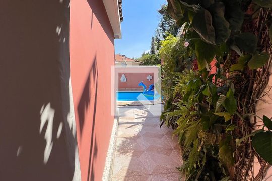 Corredor piscina de casa à venda com 5 quartos, 650m² em Sumaré, São Paulo
