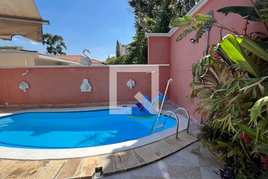 Piscina de casa à venda com 5 quartos, 650m² em Sumaré, São Paulo