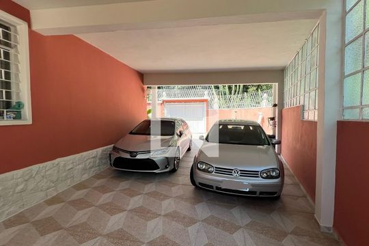 Garagem de casa à venda com 5 quartos, 650m² em Sumaré, São Paulo