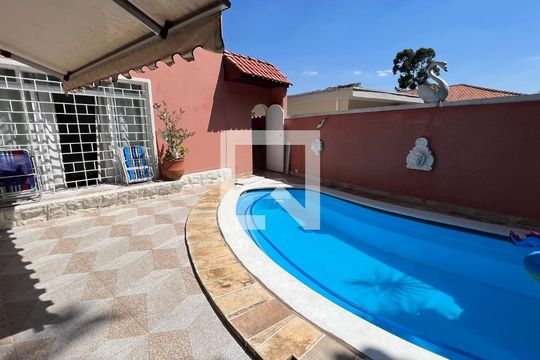 Piscina de casa à venda com 5 quartos, 650m² em Sumaré, São Paulo
