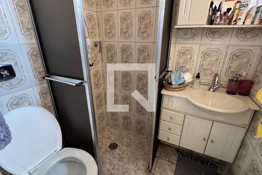 Banheiro da suite externa de casa à venda com 5 quartos, 650m² em Sumaré, São Paulo