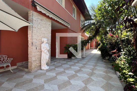 Área comum de casa à venda com 5 quartos, 650m² em Sumaré, São Paulo