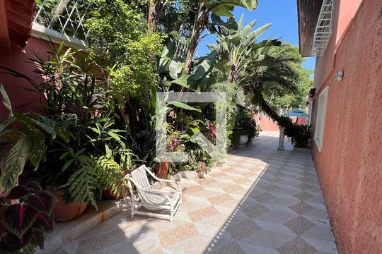 Quintal de casa à venda com 5 quartos, 650m² em Sumaré, São Paulo
