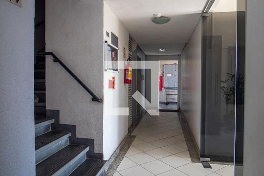 Hall de entrada de apartamento à venda com 2 quartos, 57m² em Teresópolis, Porto Alegre