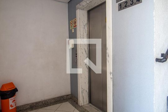 Hall de entrada de apartamento à venda com 2 quartos, 57m² em Teresópolis, Porto Alegre