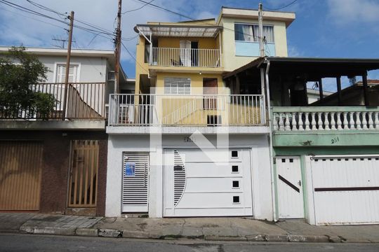 Fachada de casa para alugar com 2 quartos, 125m² em Jardim Libano, São Paulo