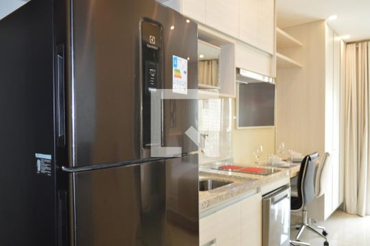 Cozinha de kitnet/studio para alugar com 1 quarto, 23m² em Paraíso, São Paulo