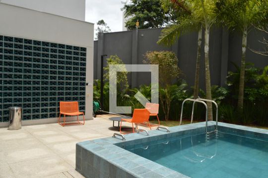 Piscina de kitnet/studio para alugar com 1 quarto, 23m² em Paraíso, São Paulo