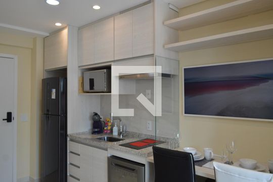Cozinha de kitnet/studio para alugar com 1 quarto, 23m² em Paraíso, São Paulo
