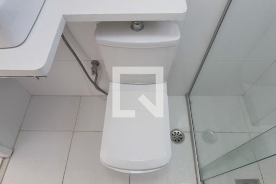 Banheiro Social de apartamento para alugar com 2 quartos, 60m² em Serrano, Belo Horizonte