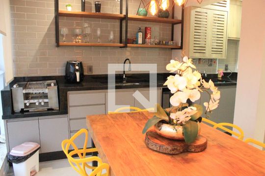 Sala/ Varanda Gourmet de apartamento para alugar com 2 quartos, 54m² em Vila Galvão, Guarulhos