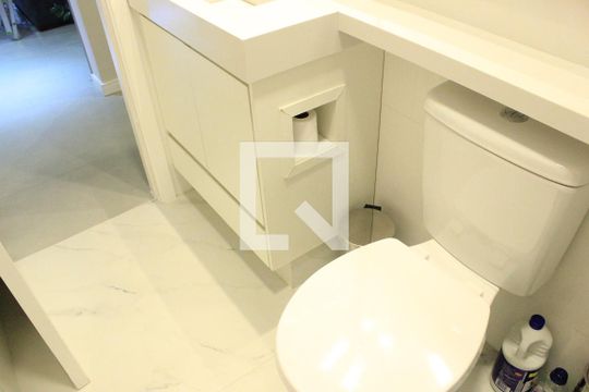 Banheiro de apartamento para alugar com 2 quartos, 54m² em Vila Galvão, Guarulhos