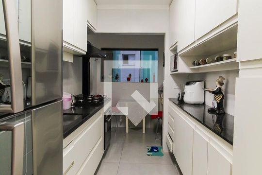 Cozinha de apartamento à venda com 3 quartos, 190m² em Jardim Analia Franco, São Paulo