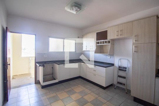 Cozinha de casa à venda com 3 quartos, 210m² em Fazenda Aricanduva, São Paulo