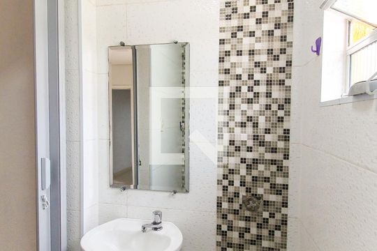 Banheiro da Suíte de casa para alugar com 1 quarto, 42m² em Jardim Lucinda, São Paulo